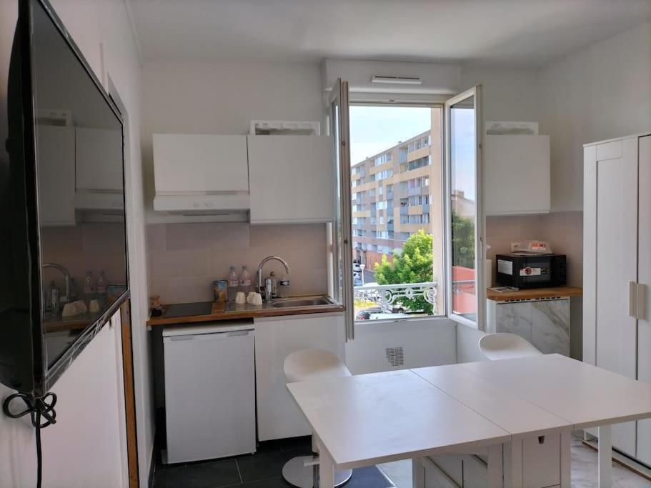 Paris Tourist Apartment, France ستينس المظهر الخارجي الصورة