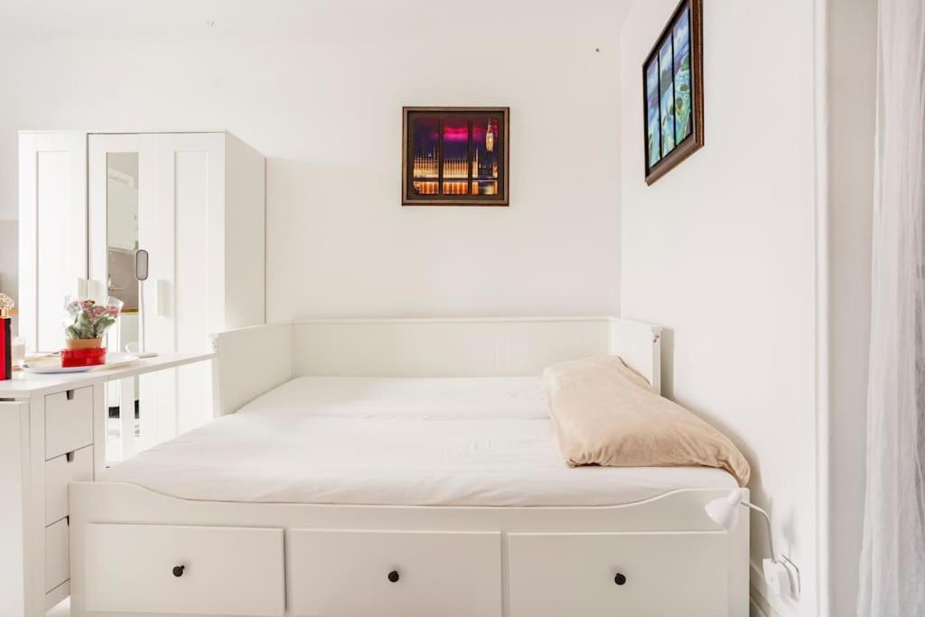 Paris Tourist Apartment, France ستينس المظهر الخارجي الصورة
