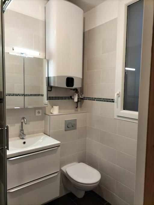 Paris Tourist Apartment, France ستينس المظهر الخارجي الصورة
