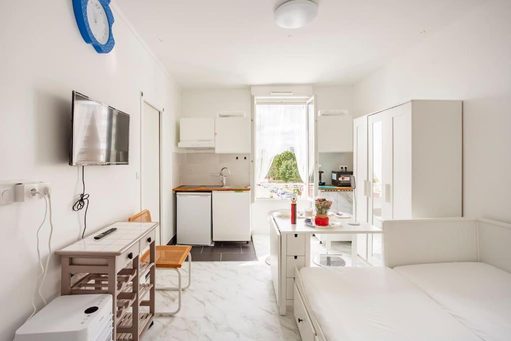 Paris Tourist Apartment, France ستينس المظهر الخارجي الصورة