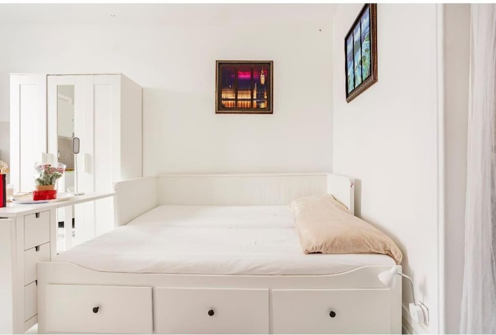 Paris Tourist Apartment, France ستينس المظهر الخارجي الصورة